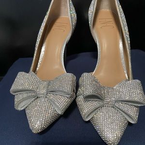 Beautiful blinged out pump